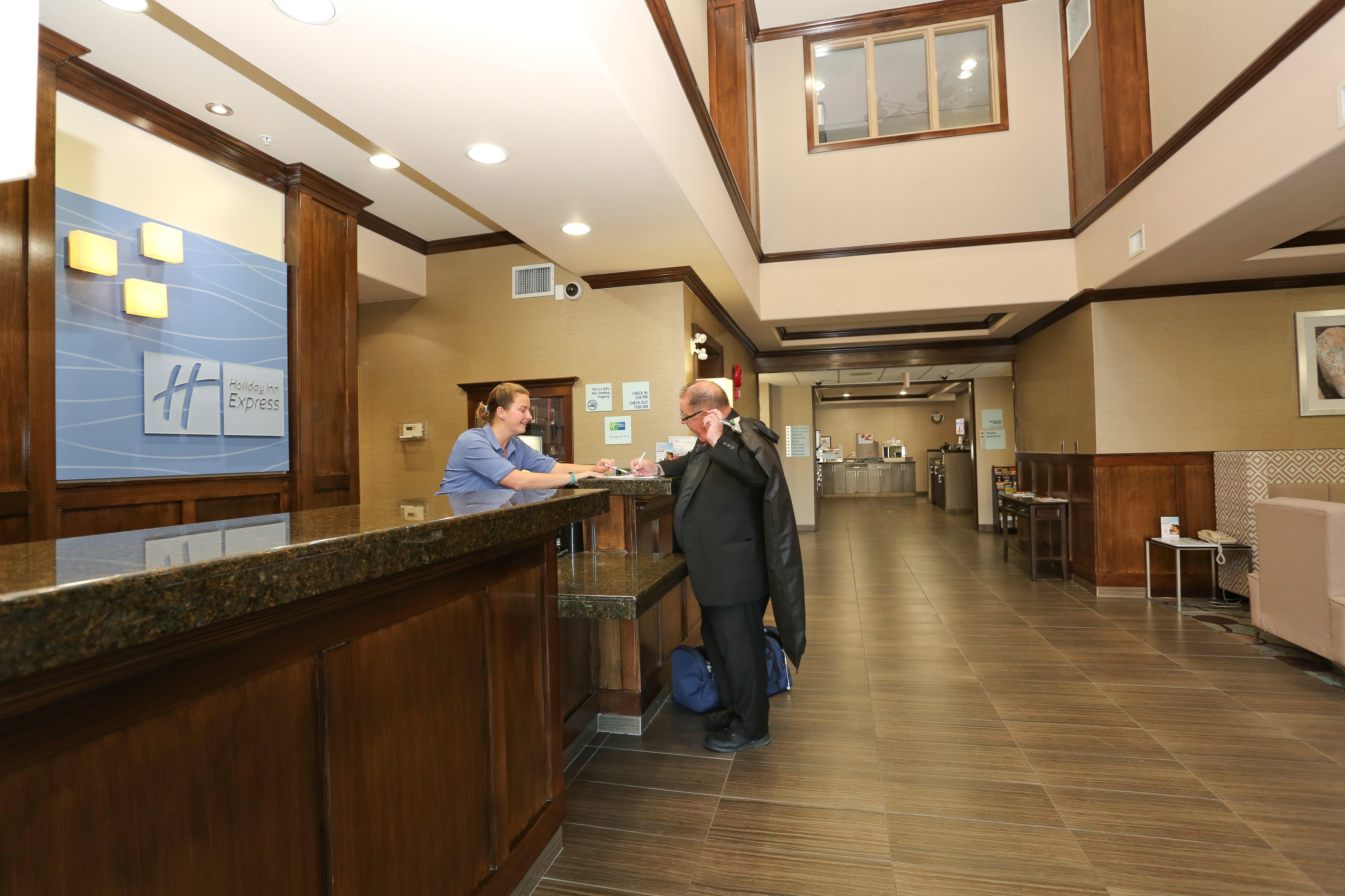 Holiday Inn Express Hotel & Suites Vernon By Ihg Exterior foto