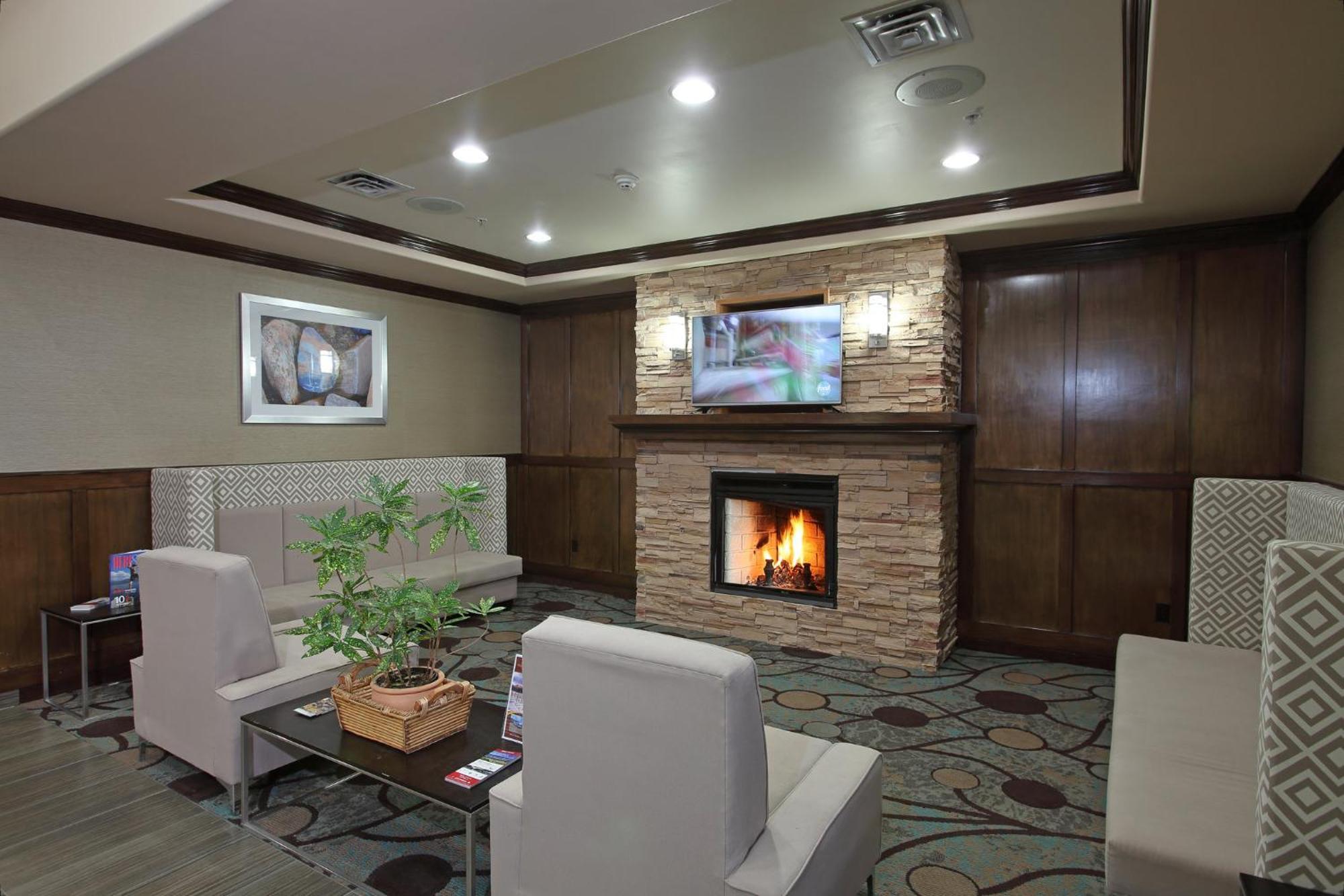 Holiday Inn Express Hotel & Suites Vernon By Ihg Exterior foto