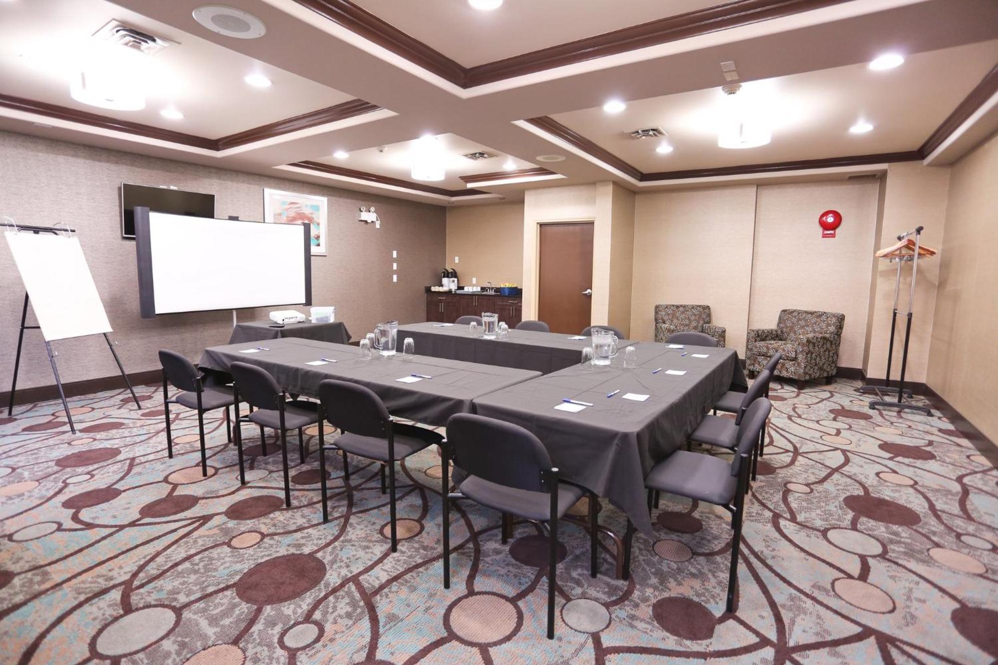 Holiday Inn Express Hotel & Suites Vernon By Ihg Exterior foto